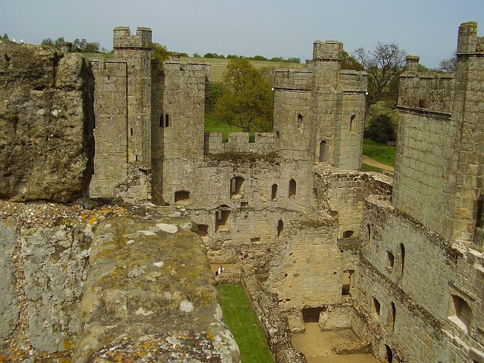 Замок Бодиам (Bodiam) - Графство Сассекс 17991