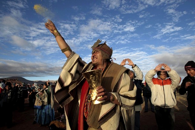 Аймара Новый год (Aymara New year) в Тиуанако, 70 км от Ла-Паса 21 июня 2010 года.