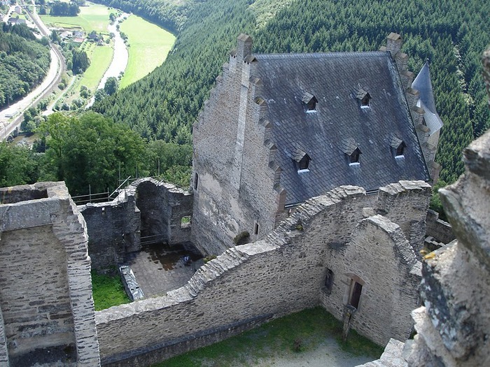 Le chateau de Bourscheid - ЗАМОК Буршейд 59306