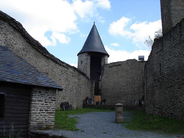 Le chateau de Bourscheid - ЗАМОК Буршейд 15095