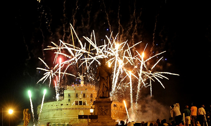 Праздник святых Петра и Павла (Feast of Saints Peter and Paul) в центре Рима, 28 июня 2010 года.