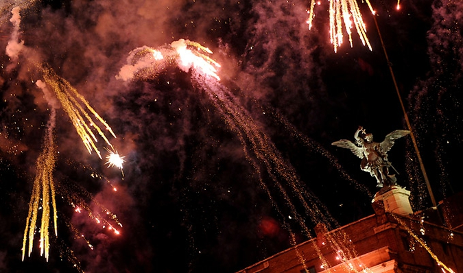 Праздник святых Петра и Павла (Feast of Saints Peter and Paul) в центре Рима, 28 июня 2010 года.