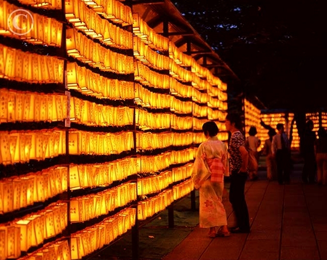 Митама фестиваль (Mitama Festival) в храме Ясукуни в Токио, 13 июля 2010 года.