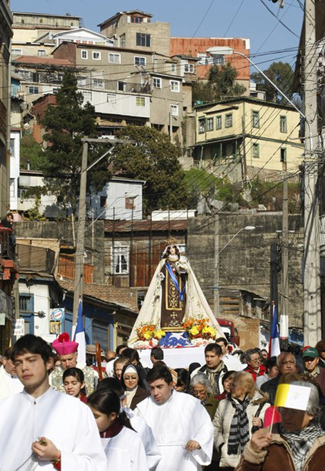 Ежегодный праздник Девы Марии (Virgen del Carmen), 16 июля 2010 года.