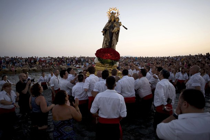 Ежегодный праздник Девы Марии (Virgen del Carmen), 16 июля 2010 года.