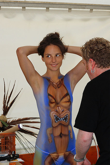 Международный боди-арт фестиваль (International body paint festival) в Бинген, Германия, 24 июля 2010 года.