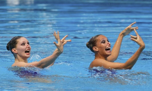 Выступление пар на чемпионате Европы по синхронному плаванию в Будапеште, 5 августа 2010 года.