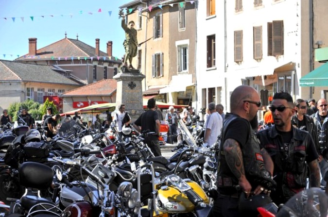 Крупнейший сбор мотоциклистов в Коурпаер (Courpiere), центральная Франция, 6 августа 2010 года.
