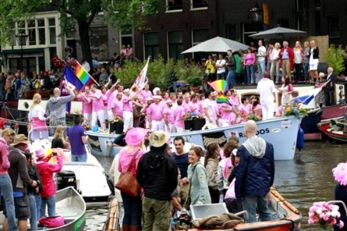 Ежегодный гей-парад в Амстердаме, Нидерланды, 7 августа 2010 года.