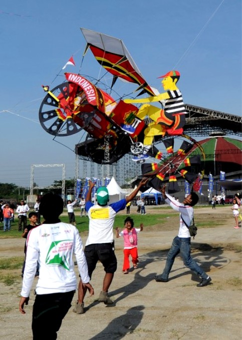 16-ый Международный Кайт фестиваль в Джакарте (16th Jakarta International Kite Festival in Jakarta), 24 июля 2010 года.