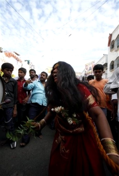 Ежегодный индуистский религиозный Bonalu фестиваль в южном индийском городе Хайдарабад, 8 августа 2010 года.