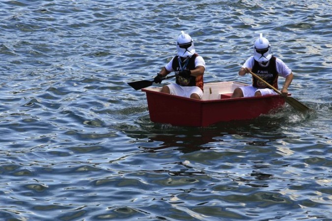 Международный конкурс драконьих лодок (International dragon boat competition) вдоль гавани Виктория, Гонконг, 24-25 июля 2010 года.