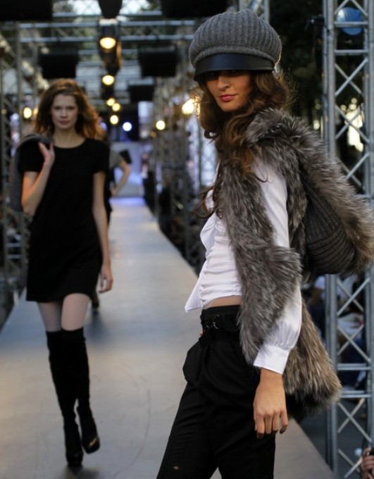 Открытый показ на Чешском Fashion Weekend в Праге, Парижская улица, 5 сентября 2010 года.