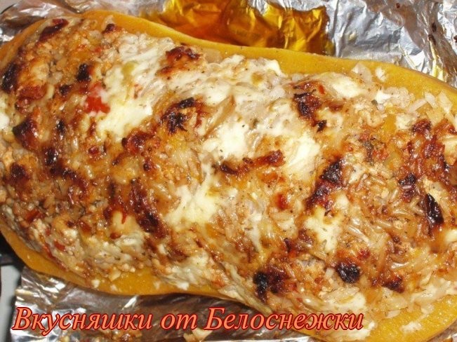 Тыква запеченная, фаршированная рисом, фаршем и овощами 