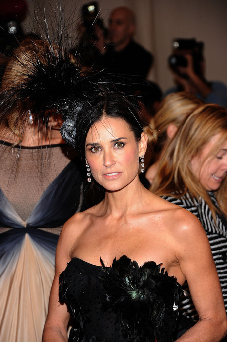 28851_Tikipeter_Demi_Moore_Savage_Beauty_Gala_002_123_215lo (465x700, 108Kb)