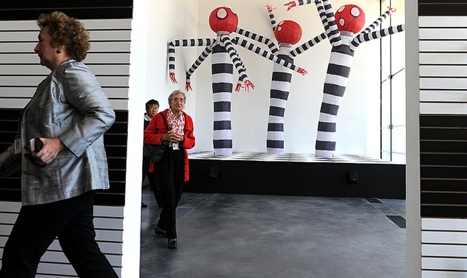 Искусство Тима Бертона (Tim Burton) в LACMA, Лос-Анджелес, 25 мая 2011 года./2270477_924 (675x403, 182Kb)