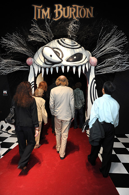 Искусство Тима Бертона (Tim Burton) в LACMA, Лос-Анджелес, 25 мая 2011 года./2270477_932 (450x680, 108Kb)