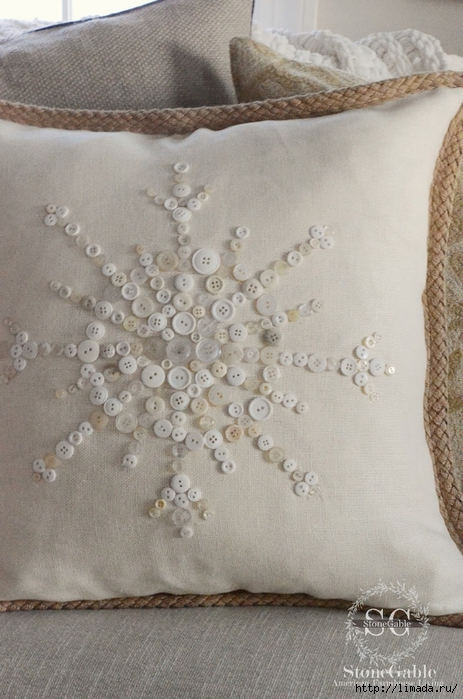 Snowflake Putton Pillow- large snowflake-stonegableblog.com (463x700, 250Kb)