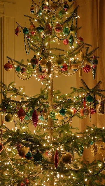рождественская елка в винтажном интерьере (19) (360x640, 231Kb)