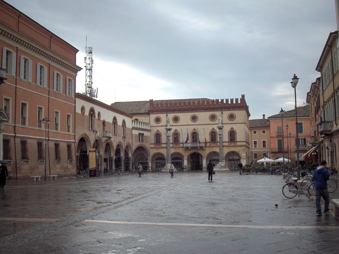 4027137_RavennaPalazzetto_Veneziano_on_Piazza_del_PopoloGeorges_Jansoone_1_ (700x525, 272Kb)