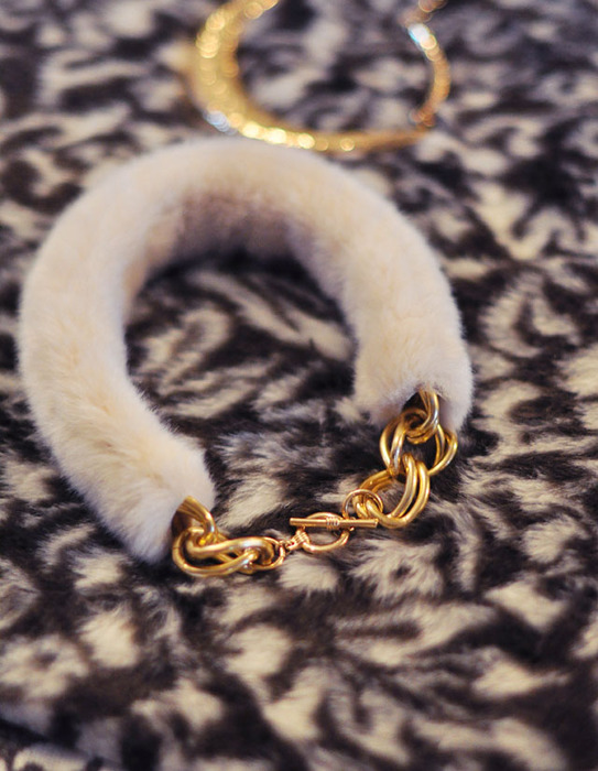 faux-fur-and-gold-collar-necklace (543x700, 121Kb)