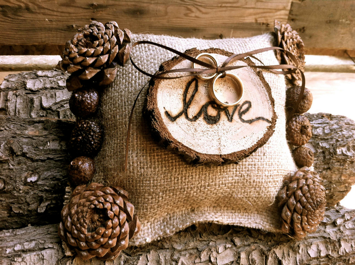 rustic-wedding-ideas-woodland-weddings-by-etsy-burlap-ring-bearer-pillow.original (700x522, 544Kb)