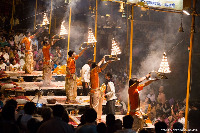 India Varanasi Arati 2014 (10) (700x466, 324Kb)