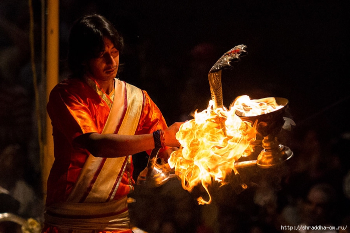 India Varanasi Arati 2014 (17) (700x466, 243Kb)