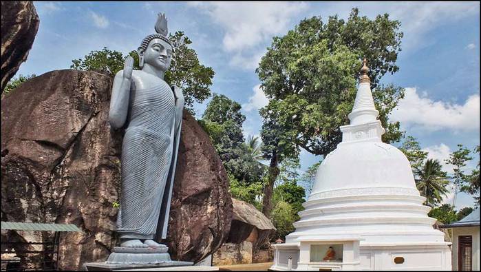 Пещерный буддистский храм в Ятагала. Шри-Ланка