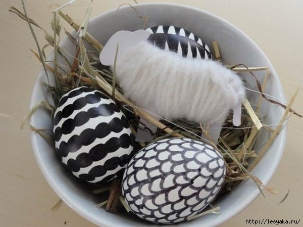 easy-to-make-easter-eggs-decorations-black-and-white-motifs-sharp-marker (600x449, 153Kb)