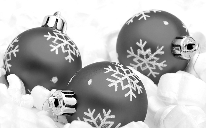 red-christmas-balls-ornaments-1359994 (700x437, 137Kb)