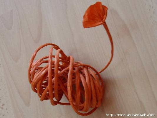 Оранжевые лилии из бумажной рафии (11) (533x400, 71Kb)