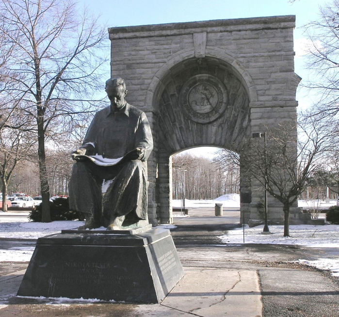 3455057_Statue_of_Nikola_Tesla_in_Niagara_Falls_State_Park (700x652, 405Kb)