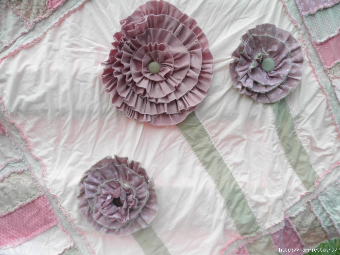 Лоскутное одеяло с крупными цветами (4) (700x525, 253Kb)