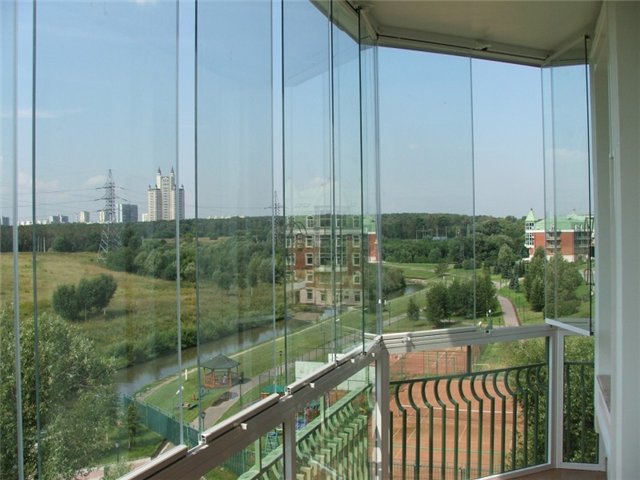 Создание панорамного остекления на балконе