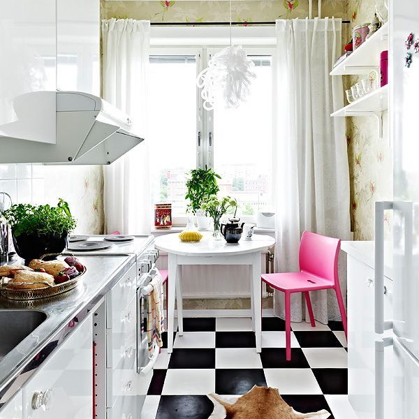 black-white-checkerboard-floors-tiles-in-small-kitchen1 (600x600, 264Kb)