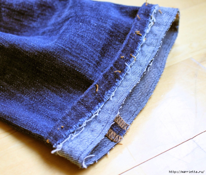 Как подшить джинсы и сохранить потертый край (10) (700x592, 361Kb)