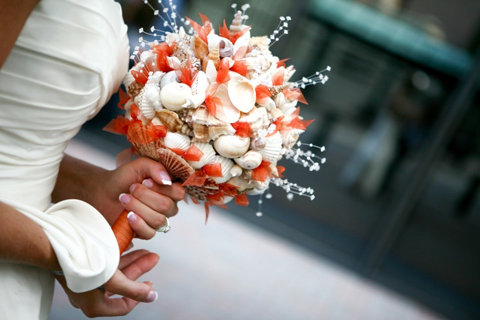 orange-and-ivory-seashell-wedding-bouquet.original (700x466, 305Kb)