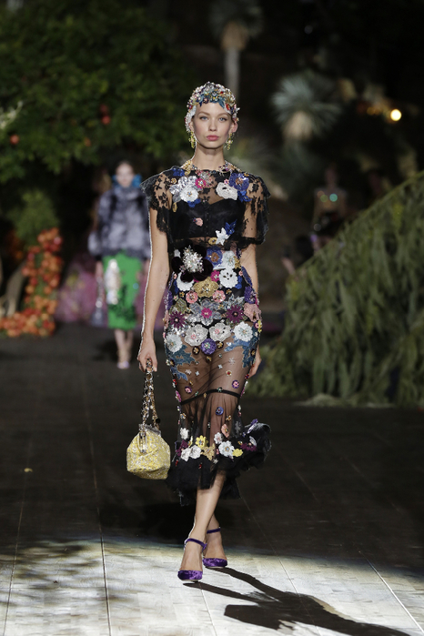 dolce_gabbana_alta_moda_portofino_luglio2015__19__jpg_808_north_1382x_black (466x700, 333Kb)