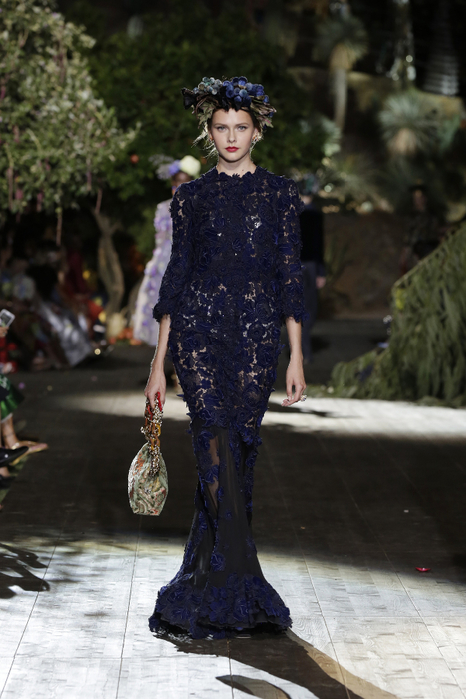 dolce_gabbana_alta_moda_portofino_luglio2015__65__jpg_1266_north_1382x_black (466x700, 342Kb)