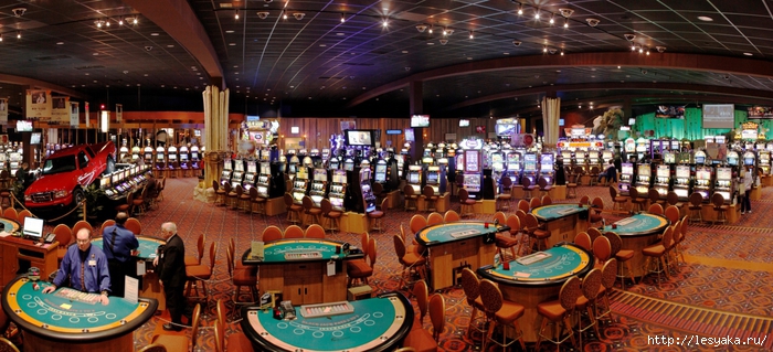 3925073_Kewadin_casino_floor_pano_cr_and_res (700x319, 263Kb)