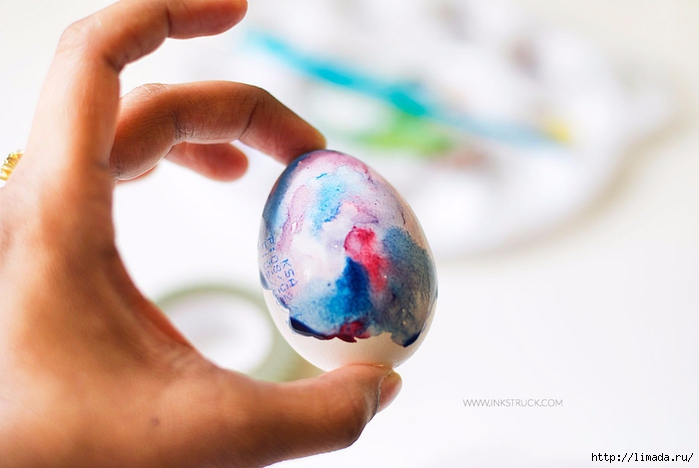 diy-galaxy-painting-on-easter-egg-4 (700x468, 148Kb)