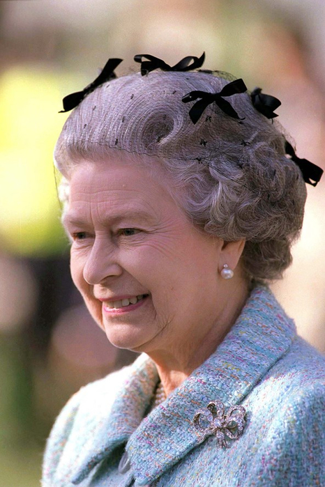 queen-elizabeth-1996-vogue-23nov15-getty_b_592x888 (466x700, 351Kb)