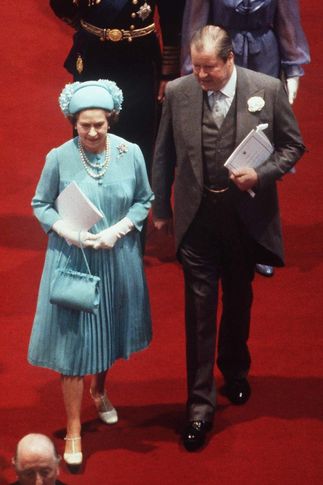 the-queen-1981-vogue-3nov15-getty_b_592x888 (466x700, 326Kb)