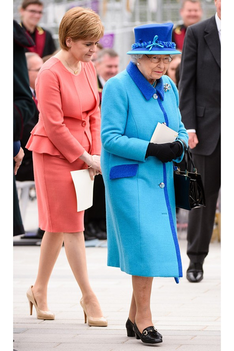 the-queen-nicola-sturgeon-vogue-9sep15-getty-b_592x888 (466x700, 295Kb)