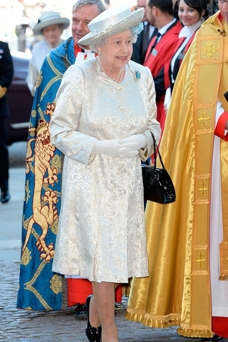 the-queen-vogue-4jun13-rex_b_592x888 (466x700, 421Kb)