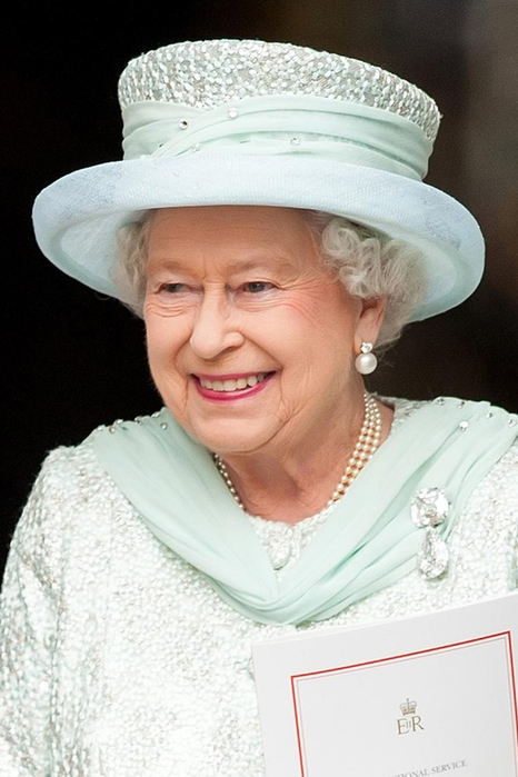 thequeen2_v_6jun12_pa_b_592x888 (466x700, 267Kb)