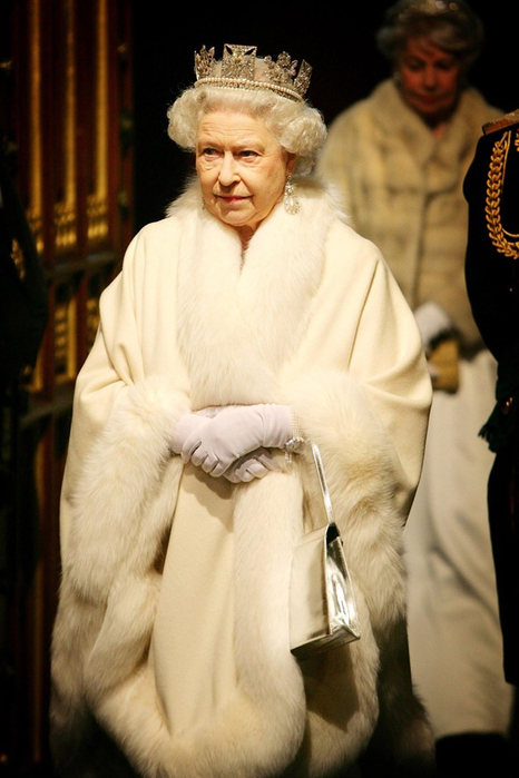 TheQueen26_GQ_13apr11_pa_b_592x888 (466x700, 290Kb)