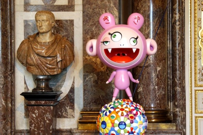 Выставка Такаши Мураками (Takashi Murakami) в Шато де Версаль (Версальском дворце), за пределами Парижа, 9 сентября 2010 года.