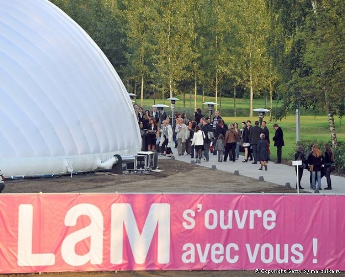 Lille Metropole's modern art museum (LAM) (Музей современного искусства и искусства аутсайдеров), в Villeneuve-d Ascq, северная Франция, 24 сентября 2010 года.